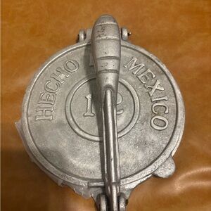 Hecho Mexico Metal Cast Aluminum Pro Restaurant Quality Tortilla Maker Round 9"